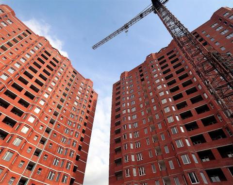 Правительство России отнесло строительство многоквартирных домов к категории высокого риска